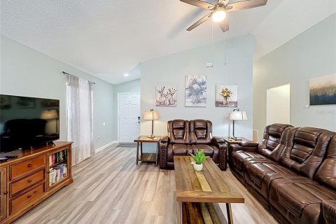 House in Haines City, Florida 3 bedrooms, 106.09 sq.m. № 2210446 - photo 8
