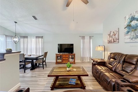 House in Haines City, Florida 3 bedrooms, 106.09 sq.m. № 2210446 - photo 6