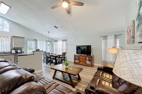 House in Haines City, Florida 3 bedrooms, 106.09 sq.m. № 2210446 - photo 5