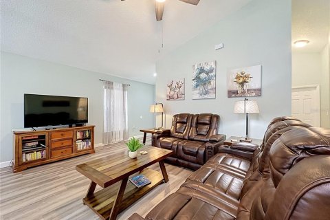 House in Haines City, Florida 3 bedrooms, 106.09 sq.m. № 2210446 - photo 7