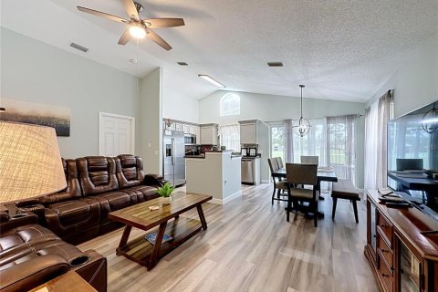 House in Haines City, Florida 3 bedrooms, 106.09 sq.m. № 2210446 - photo 9