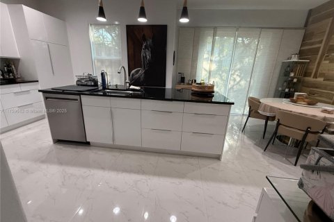 Adosado en venta en Coconut Creek, Florida, 3 dormitorios, 175.4 m2 № 1986490 - foto 11