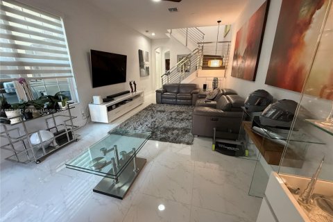 Adosado en venta en Coconut Creek, Florida, 3 dormitorios, 175.4 m2 № 1986490 - foto 2