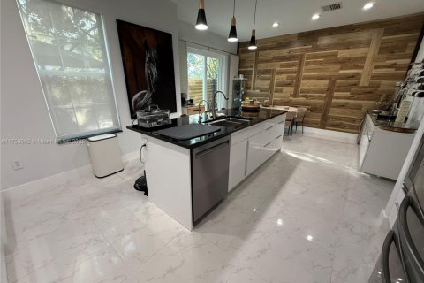 Adosado en venta en Coconut Creek, Florida, 3 dormitorios, 175.4 m2 № 1986490 - foto 8
