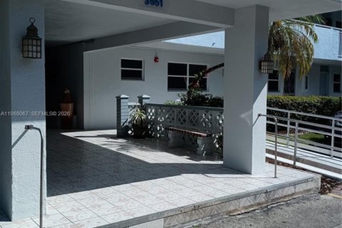 Снять в аренду кондоминиум в Норт-Майами-Бич, Флорида 1 спальня, 75.44м2, № 2051226 - фото 2