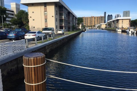 Снять в аренду кондоминиум в Норт-Майами-Бич, Флорида 1 спальня, 75.44м2, № 2051226 - фото 13