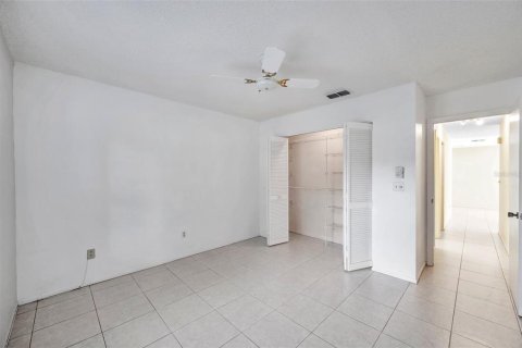 Condo in Palm Harbor, Florida, 2 bedrooms № 2098336 - photo 23