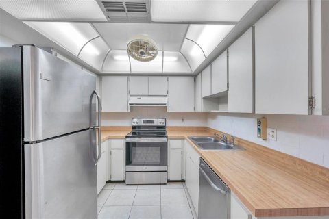 Condo in Palm Harbor, Florida, 2 bedrooms № 2098336 - photo 15