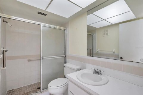 Condo in Palm Harbor, Florida, 2 bedrooms № 2098336 - photo 30