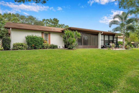 Condo in Palm Harbor, Florida, 2 bedrooms № 2098336 - photo 4