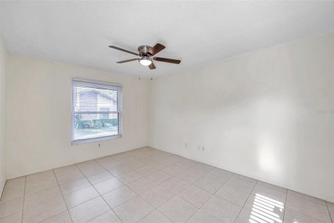 Condo in Palm Harbor, Florida, 2 bedrooms № 2098336 - photo 25