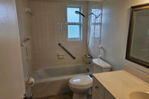 House in Bradenton, Florida 2 bedrooms, 96.99 sq.m. № 2205892 - photo 13