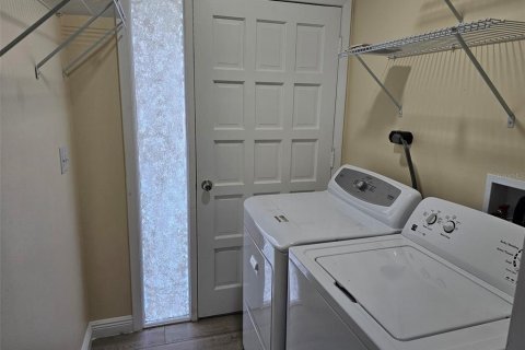 House in Bradenton, Florida 2 bedrooms, 96.99 sq.m. № 2205892 - photo 17
