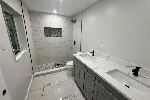 Casa en venta en Opa-locka, Florida, 3 dormitorios, 91.79 m2 № 1945772 - foto 6