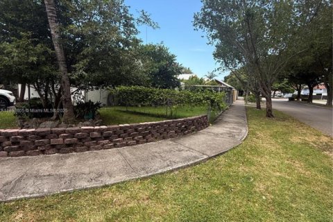 Casa en venta en Sweetwater, Florida, 4 dormitorios, 112.32 m2 № 2053760 - foto 3