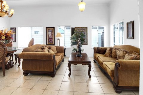 Купить виллу или дом в Майами, Флорида 4 спальни, 259.66м2, № 1969809 - фото 11