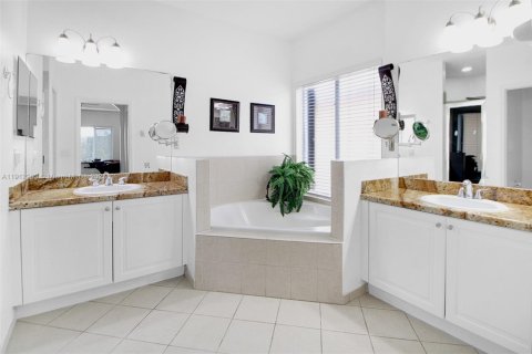 Купить виллу или дом в Майами, Флорида 4 спальни, 259.66м2, № 1969809 - фото 21