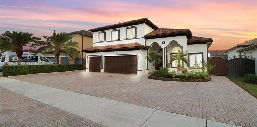 Дом в Майами, Флорида 4 спальни, 259.66м2 № 1969809