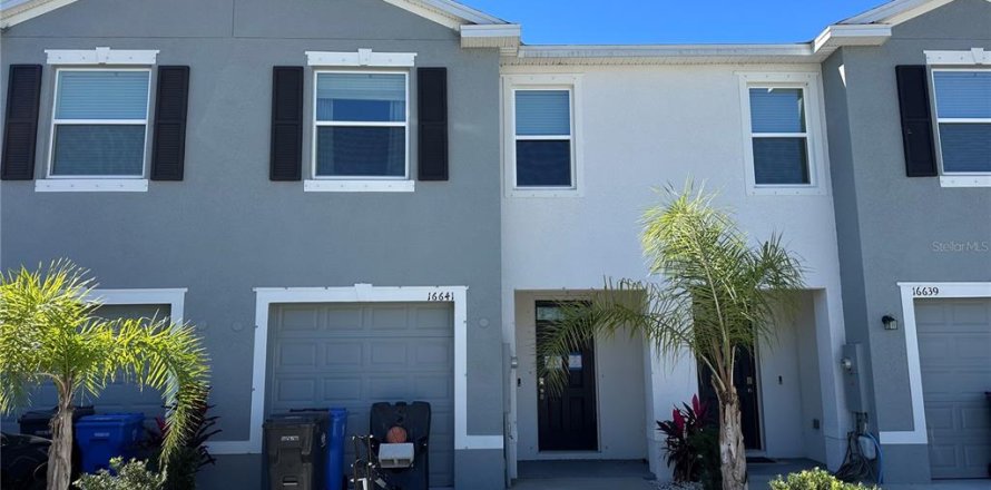 Townhouse in Wimauma, Florida 3 bedrooms, 157.47 sq.m. № 2200992