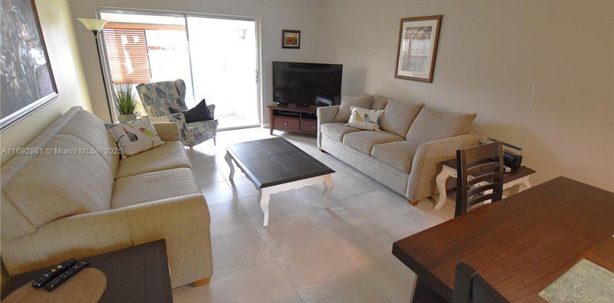 House in West Palm Beach, Florida 2 bedrooms, 77.02 sq.m. № 1867244