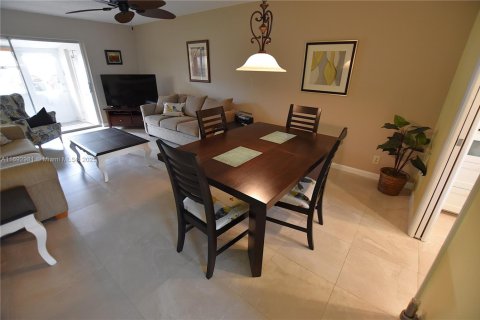 House in West Palm Beach, Florida 2 bedrooms, 77.02 sq.m. № 1867244 - photo 3