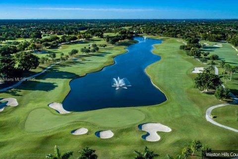 House in Weston, Florida 4 bedrooms, 202.53 sq.m. № 1971311 - photo 3