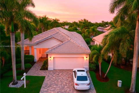House in Weston, Florida 4 bedrooms, 202.53 sq.m. № 1971311 - photo 24