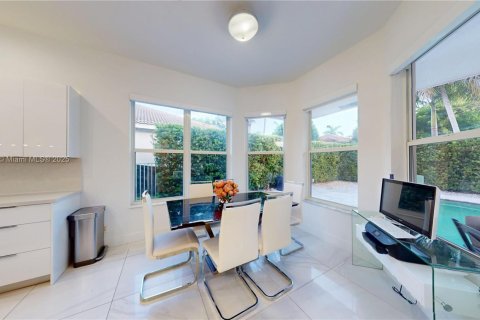 House in Weston, Florida 4 bedrooms, 202.53 sq.m. № 1971311 - photo 12