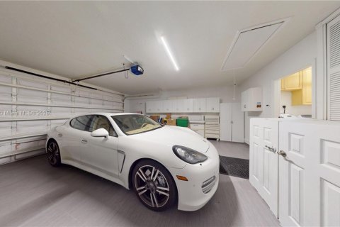 House in Weston, Florida 4 bedrooms, 202.53 sq.m. № 1971311 - photo 23