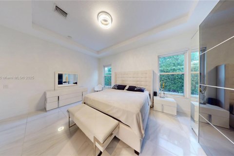 House in Weston, Florida 4 bedrooms, 202.53 sq.m. № 1971311 - photo 15