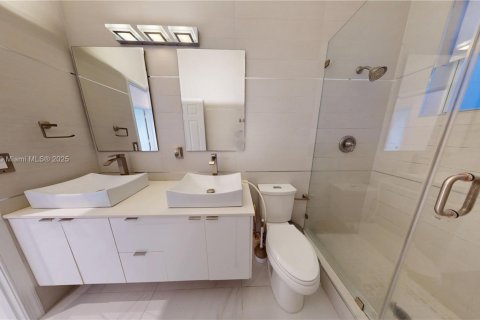 House in Weston, Florida 4 bedrooms, 202.53 sq.m. № 1971311 - photo 21