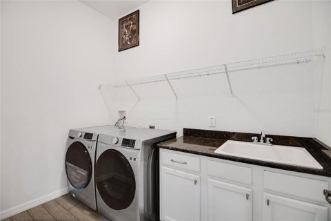 House in Wildwood, Florida 4 bedrooms, 210.14 sq.m. № 1803975 - photo 21