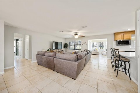 House in Ocala, Florida 3 bedrooms, 215.72 sq.m. № 2143695 - photo 9