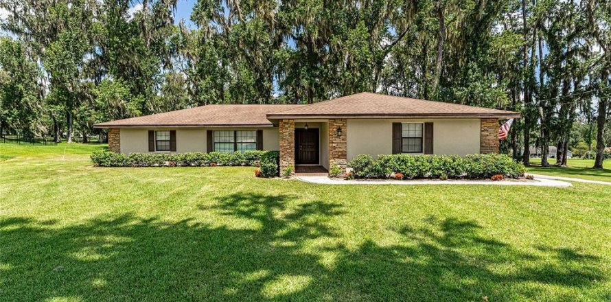 House in Ocala, Florida 3 bedrooms, 215.72 sq.m. № 2143695