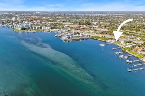 Commercial property in Jupiter, Florida № 2247279 - photo 21