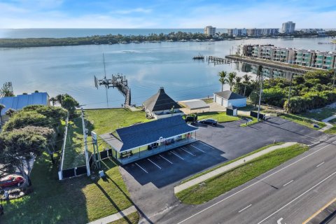 Commercial property in Jupiter, Florida № 2247279 - photo 7