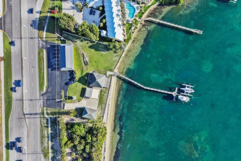 Commercial property in Jupiter, Florida № 2247279 - photo 4