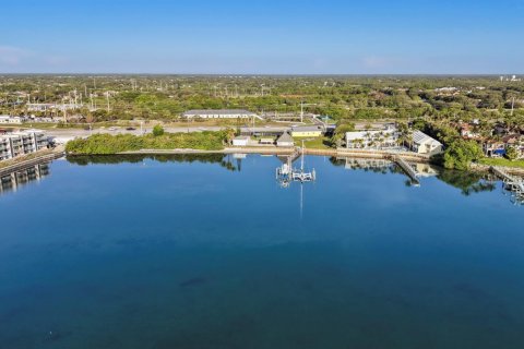 Commercial property in Jupiter, Florida № 2247279 - photo 13
