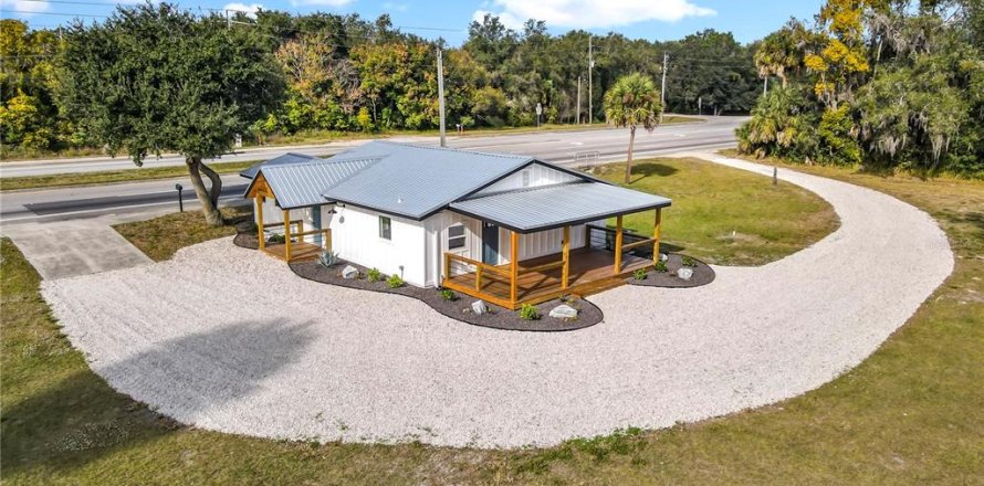 Commercial property in Osteen, Florida 112.41 sq.m. № 2108895