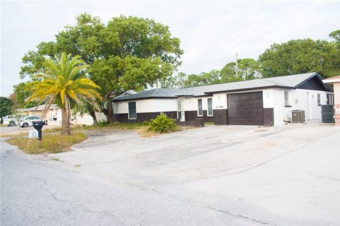 House in Port Richey, Florida 3 bedrooms, 179.39 sq.m. № 1733017 - photo 7