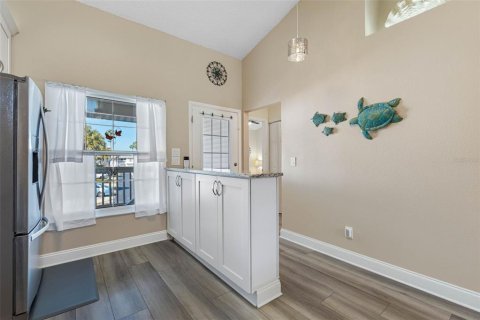 Adosado en venta en Treasure Island, Florida, 2 dormitorios, 90.12 m2 № 2142052 - foto 6