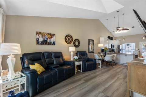 Adosado en venta en Treasure Island, Florida, 2 dormitorios, 90.12 m2 № 2142052 - foto 14