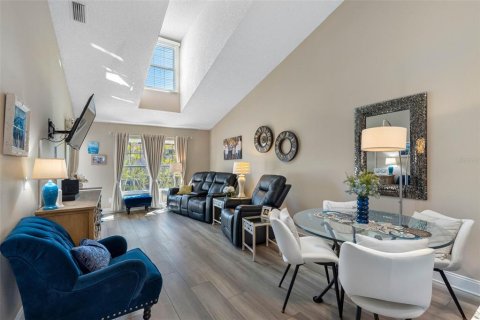 Adosado en venta en Treasure Island, Florida, 2 dormitorios, 90.12 m2 № 2142052 - foto 13