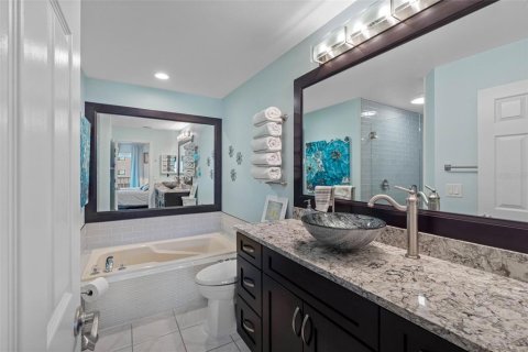 Adosado en venta en Treasure Island, Florida, 2 dormitorios, 90.12 m2 № 2142052 - foto 24