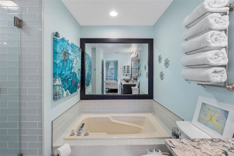 Adosado en venta en Treasure Island, Florida, 2 dormitorios, 90.12 m2 № 2142052 - foto 25