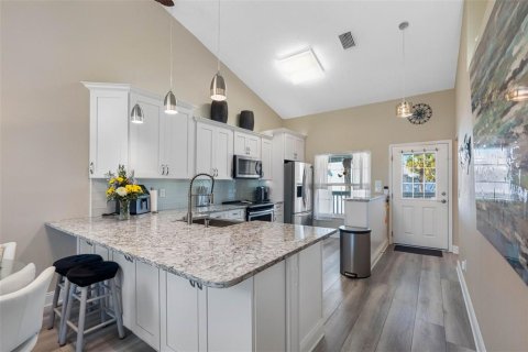 Adosado en venta en Treasure Island, Florida, 2 dormitorios, 90.12 m2 № 2142052 - foto 11