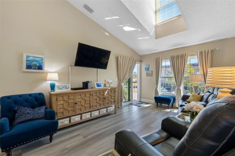 Adosado en venta en Treasure Island, Florida, 2 dormitorios, 90.12 m2 № 2142052 - foto 16