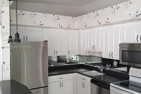 Copropriété à louer à Tamarac, Floride: 2 chambres, 97.55 m2 № 1929505 - photo 2