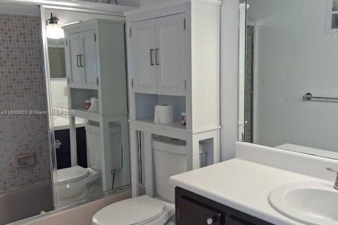 Copropriété à louer à Tamarac, Floride: 2 chambres, 97.55 m2 № 1929505 - photo 13