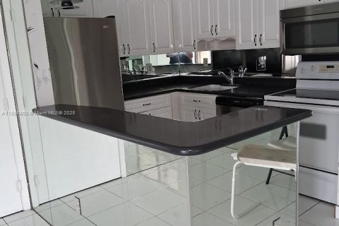 Copropriété à louer à Tamarac, Floride: 2 chambres, 97.55 m2 № 1929505 - photo 1